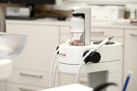 Moderne Geräte in der neu ausgestatteten Zahnarztpraxis