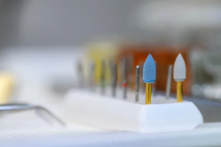 Moderne Geräte in der neu ausgestatteten Zahnarztpraxis